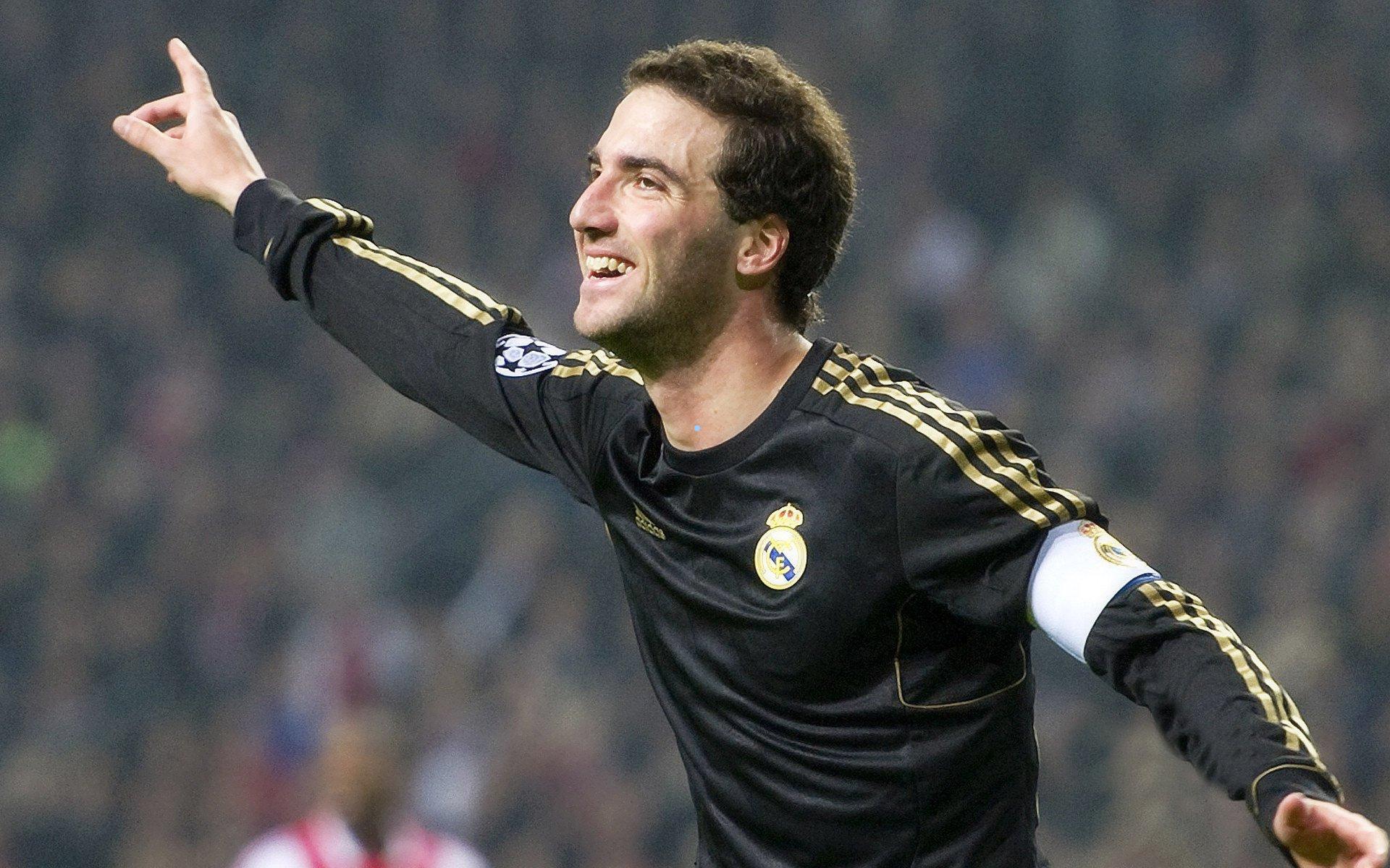 罗梅罗公开抨击维尼修斯缺乏赛场礼仪,指责父母教养责任引发足球界热议